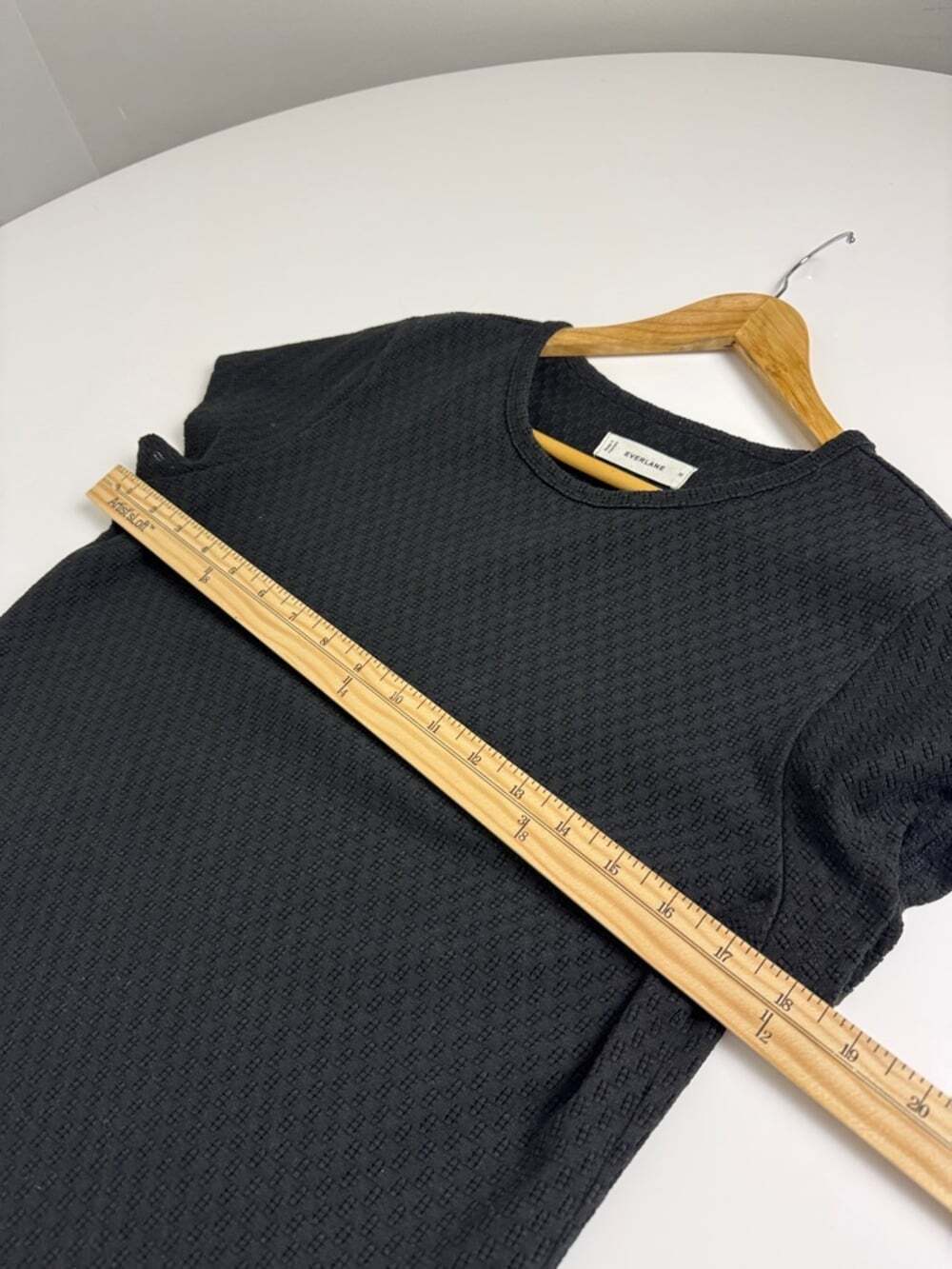 Everlane Black Short Sleeve Textured Crew Tee - Picture 4 of 6